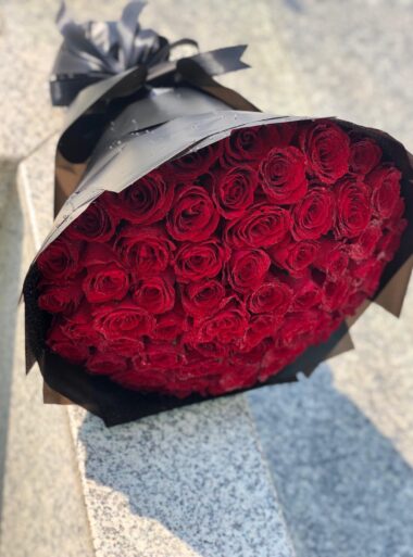 Red roses 80